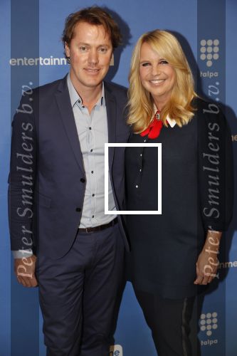 Amsterdam 17 september 2018
Premiere Doris in Tuschinski. De cast bestaat uit oa Tjitske Reidinga Guy Clemens Bracha v Doesburgh Tanik Moree Peter Blok . Linda de Mol kwam met partner Jeroen Rietbergen