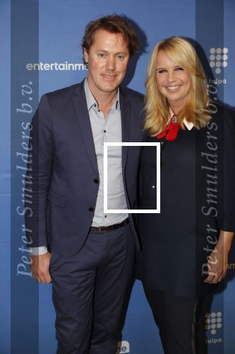 Amsterdam 17 september 2018
Premiere Doris in Tuschinski. De cast bestaat uit oa Tjitske Reidinga Guy Clemens Bracha v Doesburgh Tanik Moree Peter Blok . Linda de Mol kwam met partner Jeroen Rietbergen
