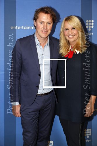 Amsterdam 17 september 2018
Premiere Doris in Tuschinski. De cast bestaat uit oa Tjitske Reidinga Guy Clemens Bracha v Doesburgh Tanik Moree Peter Blok . Linda de Mol kwam met partner Jeroen Rietbergen