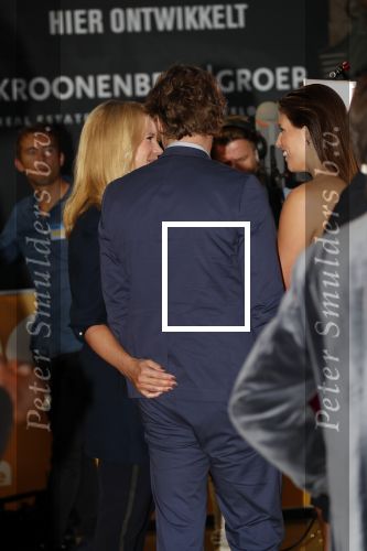 Amsterdam 17 september 2018
Premiere Doris in Tuschinski. De cast bestaat uit oa Tjitske Reidinga Guy Clemens Bracha v Doesburgh Tanik Moree Peter Blok . Linda de Mol kwam met partner Jeroen Rietbergen
