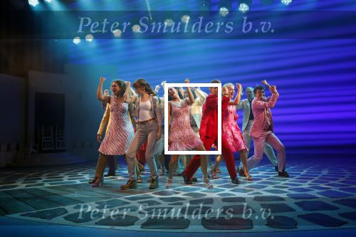 Utrecht 23 september 2018
Premiere Mamma Mia in beatrixtheater. Hoofdrollen zijn er voor Antje Monteiro Jolijn Henneman Sophia Wezer Hilke Bierman Dieter Troubleyn Emiel de Jong en Soy Kroon.
