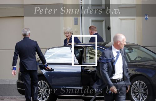 Den Haag 18 september 2018
Prinsjesdag 2018 op het binnenhof. Prinses Beatrix en mevr v Loon de Labouchere arriveren bij achterkant paleis Noordeine. Prinses Beatrix bezit een huis waar ze regelmatig verblijft.
