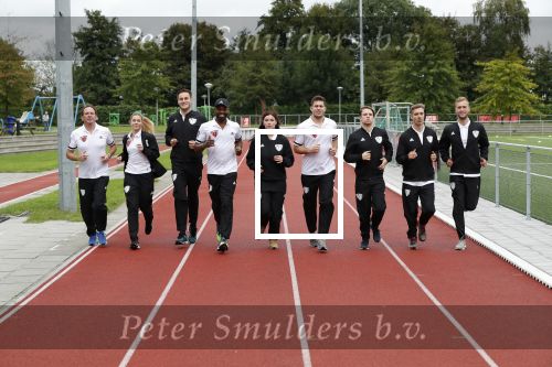 Amsterdam 11 september 2018
Het volledige team van hardlopers voor Only Friends bestaat uit tien personen: zanger Robert Leroy, chef-kok Ramon Beuk, ex-voetbalster Anouk Hoogendijk, eSporter Koen Weijland, Carlos Platier (judoka en winnaar Expeditie Robinson 2017), JoÃ«lle Witschge (deelneemster Expeditie Robinson), huisarts/schrijver/vlogger Rutger Verhoeff, social media influencer Jamie de Boer, Maup van den Berg en Stefan Valk. Ze gaan de marathon van New York lopen.