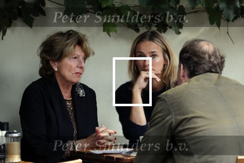 Amsterdam 15 september 2018
Neelie Kroes op terras met â€¦..
