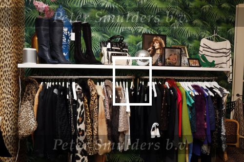 Etten Leur 21 september 2018
Patricia Paay verkoopt in winkels sjans in Etten Leur oude kleding tassen en schoenen van haar zelf.