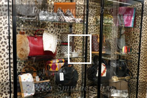 Etten Leur 21 september 2018
Patricia Paay verkoopt in winkels sjans in Etten Leur oude kleding tassen en schoenen van haar zelf.