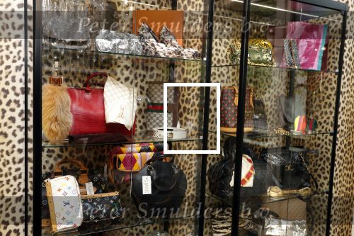 Etten Leur 21 september 2018
Patricia Paay verkoopt in winkels sjans in Etten Leur oude kleding tassen en schoenen van haar zelf.