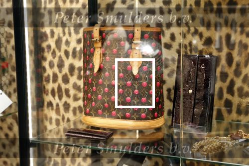 Etten Leur 21 september 2018
Patricia Paay verkoopt in winkels sjans in Etten Leur oude kleding tassen en schoenen van haar zelf.