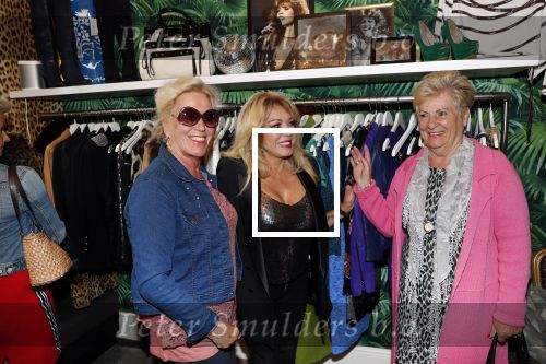 Etten Leur 21 september 2018
Patricia Paay verkoopt in winkels sjans in Etten Leur oude kleding tassen en schoenen van haar zelf.