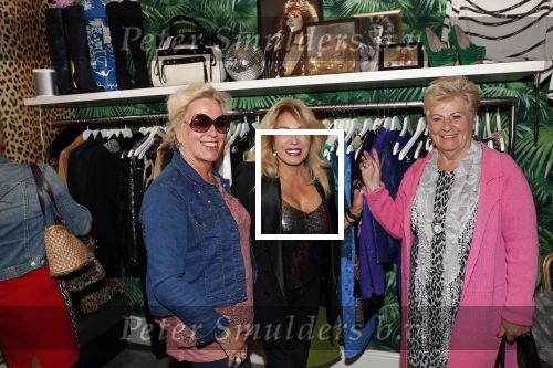 Etten Leur 21 september 2018
Patricia Paay verkoopt in winkels sjans in Etten Leur oude kleding tassen en schoenen van haar zelf.