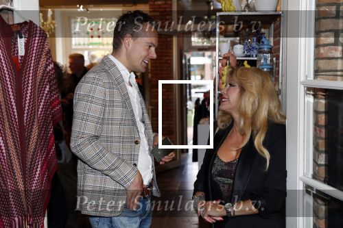 Etten Leur 21 september 2018
Patricia Paay verkoopt in winkels sjans in Etten Leur oude kleding tassen en schoenen van haar zelf.