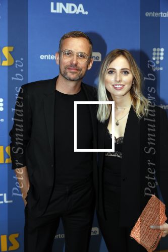 Amsterdam 17 september 2018
Premiere Doris in Tuschinski. De cast bestaat uit oa Tjitske Reidinga Guy Clemens Bracha v Doesburgh Tanik Moree Peter Blok . Patrick Martens met Eline de Ruig