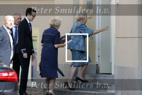 Den Haag 18 september 2018
Prinsjesdag 2018 op het binnenhof. Prinses Beatrix en mevr v Loon de Labouchere arriveren bij achterkant paleis Noordeine. Prinses Beatrix bezit een huis waar ze regelmatig verblijft.