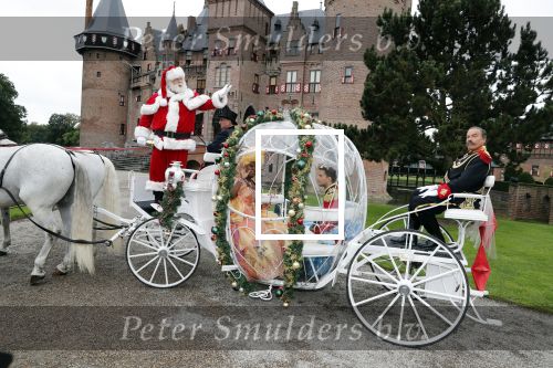 Haarzuilens 12 september 2018
Presentatie cast RTL Kerstshow op kasteel de haar. De cast bestaat uit Carlo Boszhard Buddy Vedder Esmee v Kampen Berget Lewis Pip Pellens Fred v Leer Ger Otte Celinde Schoenmaker en de kerstman.