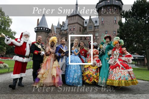 Haarzuilens 12 september 2018
Presentatie cast RTL Kerstshow op kasteel de haar. De cast bestaat uit Carlo Boszhard Buddy Vedder Esmee v Kampen Berget Lewis Pip Pellens Fred v Leer Ger Otte Celinde Schoenmaker en de kerstman.