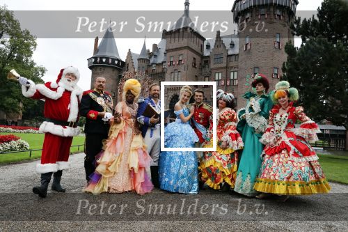 Haarzuilens 12 september 2018
Presentatie cast RTL Kerstshow op kasteel de haar. De cast bestaat uit Carlo Boszhard Buddy Vedder Esmee v Kampen Berget Lewis Pip Pellens Fred v Leer Ger Otte Celinde Schoenmaker en de kerstman.