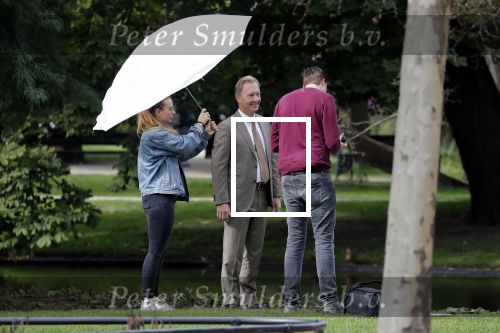 Amsterdam 16 september 2018
Rick Nieman heeft fotoshoot in Vondelpark en poseert daarna met zijn vrouw Sacha de Boer