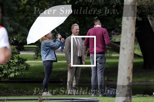 Amsterdam 16 september 2018
Rick Nieman heeft fotoshoot in Vondelpark en poseert daarna met zijn vrouw Sacha de Boer