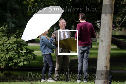 Amsterdam 16 september 2018
Rick Nieman heeft fotoshoot in Vondelpark en poseert daarna met zijn vrouw Sacha de Boer