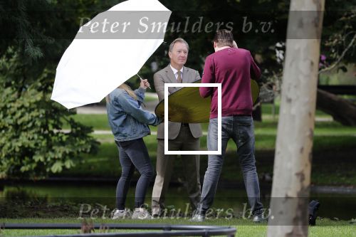 Amsterdam 16 september 2018
Rick Nieman heeft fotoshoot in Vondelpark en poseert daarna met zijn vrouw Sacha de Boer