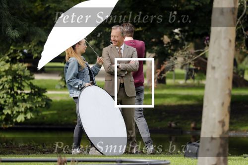 Amsterdam 16 september 2018
Rick Nieman heeft fotoshoot in Vondelpark en poseert daarna met zijn vrouw Sacha de Boer