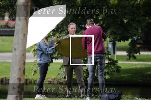 Amsterdam 16 september 2018
Rick Nieman heeft fotoshoot in Vondelpark en poseert daarna met zijn vrouw Sacha de Boer