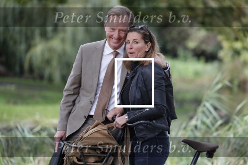 Amsterdam 16 september 2018
Rick Nieman heeft fotoshoot in Vondelpark en poseert daarna met zijn vrouw Sacha de Boer
