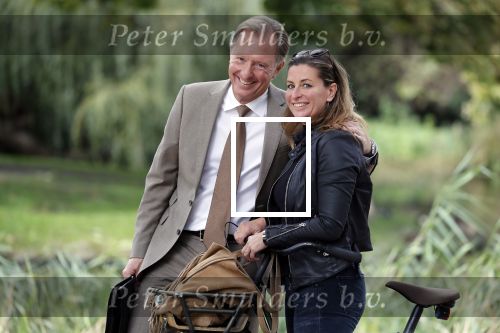Amsterdam 16 september 2018
Rick Nieman heeft fotoshoot in Vondelpark en poseert daarna met zijn vrouw Sacha de Boer