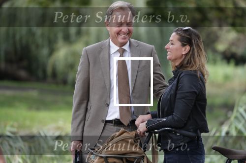 Amsterdam 16 september 2018
Rick Nieman heeft fotoshoot in Vondelpark en poseert daarna met zijn vrouw Sacha de Boer
