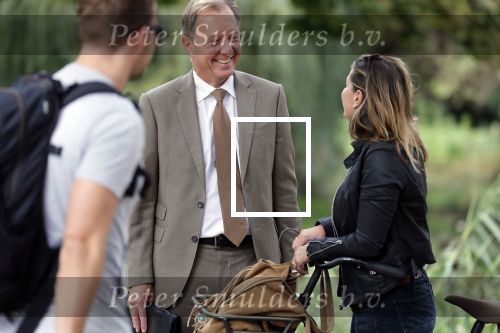 Amsterdam 16 september 2018
Rick Nieman heeft fotoshoot in Vondelpark en poseert daarna met zijn vrouw Sacha de Boer