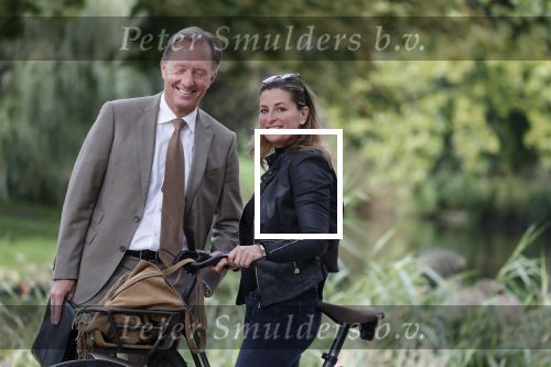 Amsterdam 16 september 2018
Rick Nieman heeft fotoshoot in Vondelpark en poseert daarna met zijn vrouw Sacha de Boer