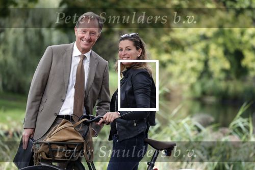 Amsterdam 16 september 2018
Rick Nieman heeft fotoshoot in Vondelpark en poseert daarna met zijn vrouw Sacha de Boer