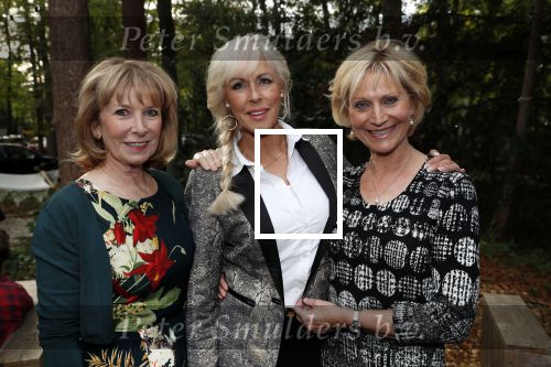 Hilversum 8 oktober 2018
Boek presentatie Peter Koelewijn bij wisseloord studioâ€™s. Het boek is geschreven door Tjerk Lammers.
Rita v Rooy Marga Bult Margot v d Ven