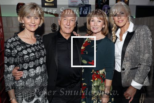 Hilversum 8 oktober 2018
Boek presentatie Peter Koelewijn bij wisseloord studioâ€™s. Het boek is geschreven door Tjerk Lammers.
Rita v Rooy Marga Bult Margot v d Ven en Peter Koelewijn