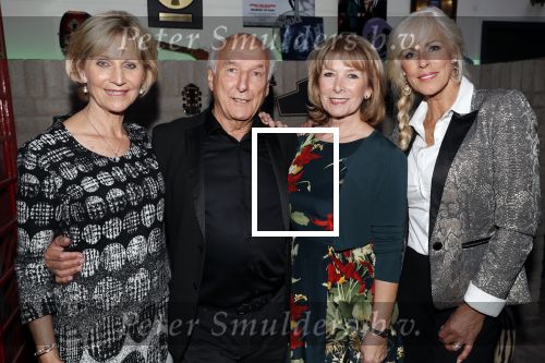 Hilversum 8 oktober 2018
Boek presentatie Peter Koelewijn bij wisseloord studioâ€™s. Het boek is geschreven door Tjerk Lammers.
Rita v Rooy Marga Bult Margot v d Ven en Peter Koelewijn