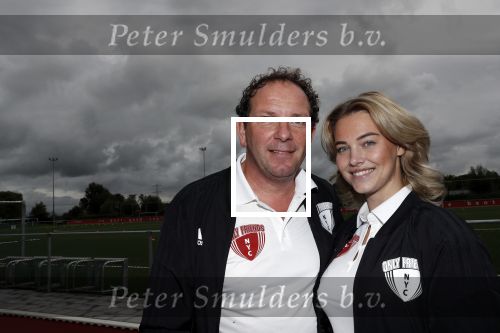 Amsterdam 11 september 2018
Het volledige team van hardlopers voor Only Friends bestaat uit tien personen: zanger Robert Leroy, chef-kok Ramon Beuk, ex-voetbalster Anouk Hoogendijk, eSporter Koen Weijland, Carlos Platier (judoka en winnaar Expeditie Robinson 2017), JoÃ«lle Witschge (deelneemster Expeditie Robinson), huisarts/schrijver/vlogger Rutger Verhoeff, social media influencer Jamie de Boer, Maup van den Berg en Stefan Valk. Ze gaan de marathon van New York lopen.