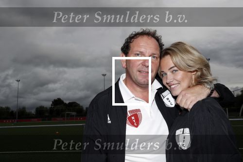 Amsterdam 11 september 2018
Het volledige team van hardlopers voor Only Friends bestaat uit tien personen: zanger Robert Leroy, chef-kok Ramon Beuk, ex-voetbalster Anouk Hoogendijk, eSporter Koen Weijland, Carlos Platier (judoka en winnaar Expeditie Robinson 2017), JoÃ«lle Witschge (deelneemster Expeditie Robinson), huisarts/schrijver/vlogger Rutger Verhoeff, social media influencer Jamie de Boer, Maup van den Berg en Stefan Valk. Ze gaan de marathon van New York lopen.