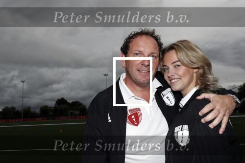 Amsterdam 11 september 2018
Het volledige team van hardlopers voor Only Friends bestaat uit tien personen: zanger Robert Leroy, chef-kok Ramon Beuk, ex-voetbalster Anouk Hoogendijk, eSporter Koen Weijland, Carlos Platier (judoka en winnaar Expeditie Robinson 2017), JoÃ«lle Witschge (deelneemster Expeditie Robinson), huisarts/schrijver/vlogger Rutger Verhoeff, social media influencer Jamie de Boer, Maup van den Berg en Stefan Valk. Ze gaan de marathon van New York lopen.