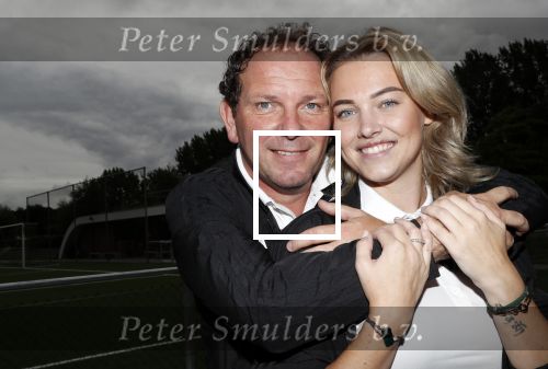 Amsterdam 11 september 2018
Het volledige team van hardlopers voor Only Friends bestaat uit tien personen: zanger Robert Leroy, chef-kok Ramon Beuk, ex-voetbalster Anouk Hoogendijk, eSporter Koen Weijland, Carlos Platier (judoka en winnaar Expeditie Robinson 2017), JoÃ«lle Witschge (deelneemster Expeditie Robinson), huisarts/schrijver/vlogger Rutger Verhoeff, social media influencer Jamie de Boer, Maup van den Berg en Stefan Valk. Ze gaan de marathon van New York lopen.