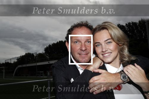 Amsterdam 11 september 2018
Het volledige team van hardlopers voor Only Friends bestaat uit tien personen: zanger Robert Leroy, chef-kok Ramon Beuk, ex-voetbalster Anouk Hoogendijk, eSporter Koen Weijland, Carlos Platier (judoka en winnaar Expeditie Robinson 2017), JoÃ«lle Witschge (deelneemster Expeditie Robinson), huisarts/schrijver/vlogger Rutger Verhoeff, social media influencer Jamie de Boer, Maup van den Berg en Stefan Valk. Ze gaan de marathon van New York lopen.