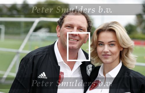 Amsterdam 11 september 2018
Het volledige team van hardlopers voor Only Friends bestaat uit tien personen: zanger Robert Leroy, chef-kok Ramon Beuk, ex-voetbalster Anouk Hoogendijk, eSporter Koen Weijland, Carlos Platier (judoka en winnaar Expeditie Robinson 2017), JoÃ«lle Witschge (deelneemster Expeditie Robinson), huisarts/schrijver/vlogger Rutger Verhoeff, social media influencer Jamie de Boer, Maup van den Berg en Stefan Valk. Ze gaan de marathon van New York lopen.