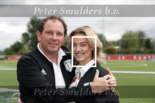 Amsterdam 11 september 2018
Het volledige team van hardlopers voor Only Friends bestaat uit tien personen: zanger Robert Leroy, chef-kok Ramon Beuk, ex-voetbalster Anouk Hoogendijk, eSporter Koen Weijland, Carlos Platier (judoka en winnaar Expeditie Robinson 2017), JoÃ«lle Witschge (deelneemster Expeditie Robinson), huisarts/schrijver/vlogger Rutger Verhoeff, social media influencer Jamie de Boer, Maup van den Berg en Stefan Valk. Ze gaan de marathon van New York lopen.