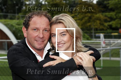 Amsterdam 11 september 2018
Het volledige team van hardlopers voor Only Friends bestaat uit tien personen: zanger Robert Leroy, chef-kok Ramon Beuk, ex-voetbalster Anouk Hoogendijk, eSporter Koen Weijland, Carlos Platier (judoka en winnaar Expeditie Robinson 2017), JoÃ«lle Witschge (deelneemster Expeditie Robinson), huisarts/schrijver/vlogger Rutger Verhoeff, social media influencer Jamie de Boer, Maup van den Berg en Stefan Valk. Ze gaan de marathon van New York lopen.