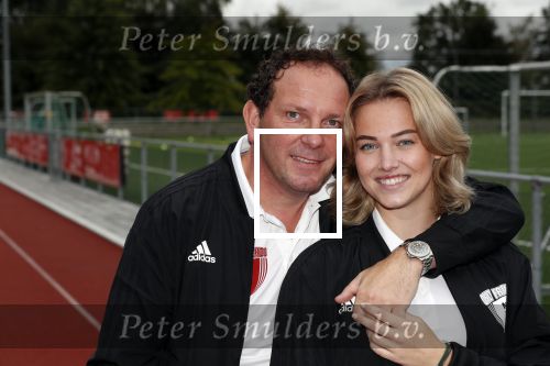 Amsterdam 11 september 2018
Het volledige team van hardlopers voor Only Friends bestaat uit tien personen: zanger Robert Leroy, chef-kok Ramon Beuk, ex-voetbalster Anouk Hoogendijk, eSporter Koen Weijland, Carlos Platier (judoka en winnaar Expeditie Robinson 2017), JoÃ«lle Witschge (deelneemster Expeditie Robinson), huisarts/schrijver/vlogger Rutger Verhoeff, social media influencer Jamie de Boer, Maup van den Berg en Stefan Valk. Ze gaan de marathon van New York lopen.
