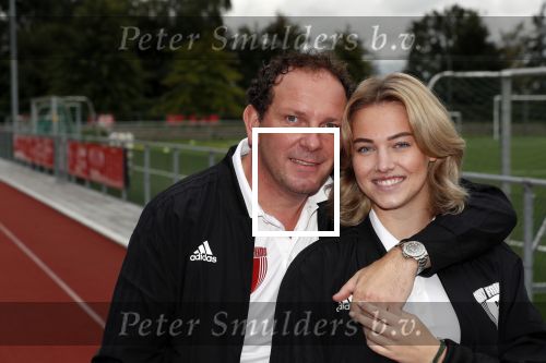 Amsterdam 11 september 2018
Het volledige team van hardlopers voor Only Friends bestaat uit tien personen: zanger Robert Leroy, chef-kok Ramon Beuk, ex-voetbalster Anouk Hoogendijk, eSporter Koen Weijland, Carlos Platier (judoka en winnaar Expeditie Robinson 2017), JoÃ«lle Witschge (deelneemster Expeditie Robinson), huisarts/schrijver/vlogger Rutger Verhoeff, social media influencer Jamie de Boer, Maup van den Berg en Stefan Valk. Ze gaan de marathon van New York lopen.