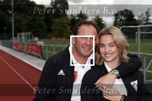 Amsterdam 11 september 2018
Het volledige team van hardlopers voor Only Friends bestaat uit tien personen: zanger Robert Leroy, chef-kok Ramon Beuk, ex-voetbalster Anouk Hoogendijk, eSporter Koen Weijland, Carlos Platier (judoka en winnaar Expeditie Robinson 2017), JoÃ«lle Witschge (deelneemster Expeditie Robinson), huisarts/schrijver/vlogger Rutger Verhoeff, social media influencer Jamie de Boer, Maup van den Berg en Stefan Valk. Ze gaan de marathon van New York lopen.