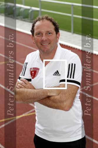 Amsterdam 11 september 2018
Het volledige team van hardlopers voor Only Friends bestaat uit tien personen: zanger Robert Leroy, chef-kok Ramon Beuk, ex-voetbalster Anouk Hoogendijk, eSporter Koen Weijland, Carlos Platier (judoka en winnaar Expeditie Robinson 2017), JoÃ«lle Witschge (deelneemster Expeditie Robinson), huisarts/schrijver/vlogger Rutger Verhoeff, social media influencer Jamie de Boer, Maup van den Berg en Stefan Valk. Ze gaan de marathon van New York lopen.