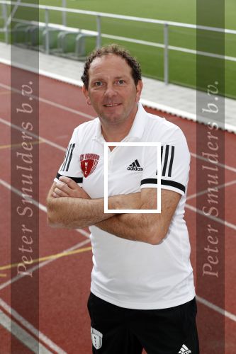 Amsterdam 11 september 2018
Het volledige team van hardlopers voor Only Friends bestaat uit tien personen: zanger Robert Leroy, chef-kok Ramon Beuk, ex-voetbalster Anouk Hoogendijk, eSporter Koen Weijland, Carlos Platier (judoka en winnaar Expeditie Robinson 2017), JoÃ«lle Witschge (deelneemster Expeditie Robinson), huisarts/schrijver/vlogger Rutger Verhoeff, social media influencer Jamie de Boer, Maup van den Berg en Stefan Valk. Ze gaan de marathon van New York lopen.
