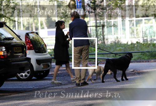 Amsterdam 13 september 2018
Robert ten Brink en zijn vrouw Roos laten hun twee honden uit in het amsterdamse bos.