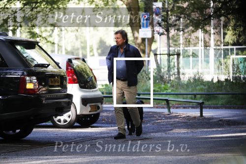 Amsterdam 13 september 2018
Robert ten Brink en zijn vrouw Roos laten hun twee honden uit in het amsterdamse bos.